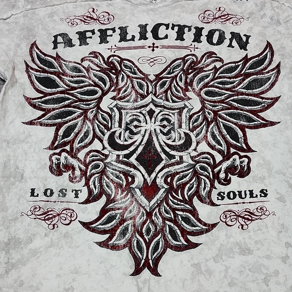 VINTAGE AFFLICTION RED VELVET FLEUR-DE-LIS LOST SOULS BLK STITCH ACID WASH TEE-S